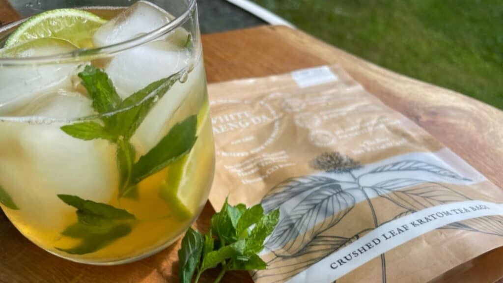 Our mojito kratom cocktail recipe is a classic. Mint and lime are the perfect pair!