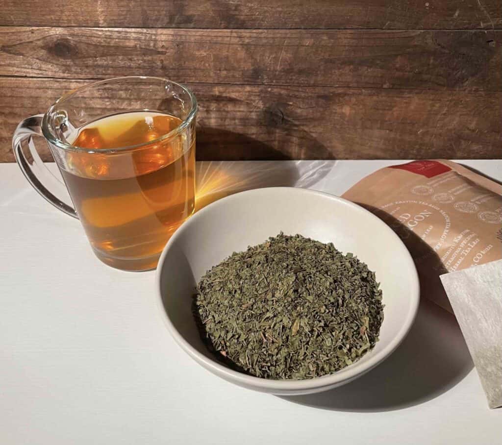 Crushed-leaf kratom tea is made with crushed kratom leaves AND stems; it's a great alternative for when you want to reduce the amount of kratom you're consuming.